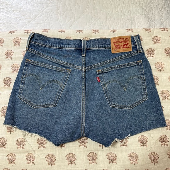 Levi’s 501 High Rise Women’s Shorts Raw Hem - Picture 7 of 9